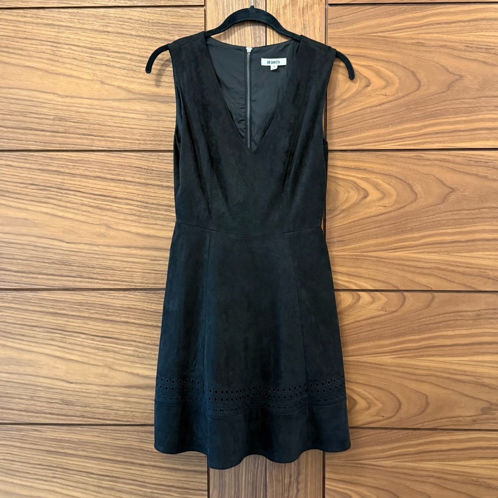 BB Dakota Lynne Faux Suede Fit & Flare Black LBD Skater Dress Size 4